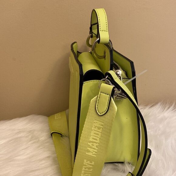 NWT Steve Madden (Bevelyn) Crossbody Bag w/Airpod Pouch - Lime Green*New Color* - Picture 10 of 13